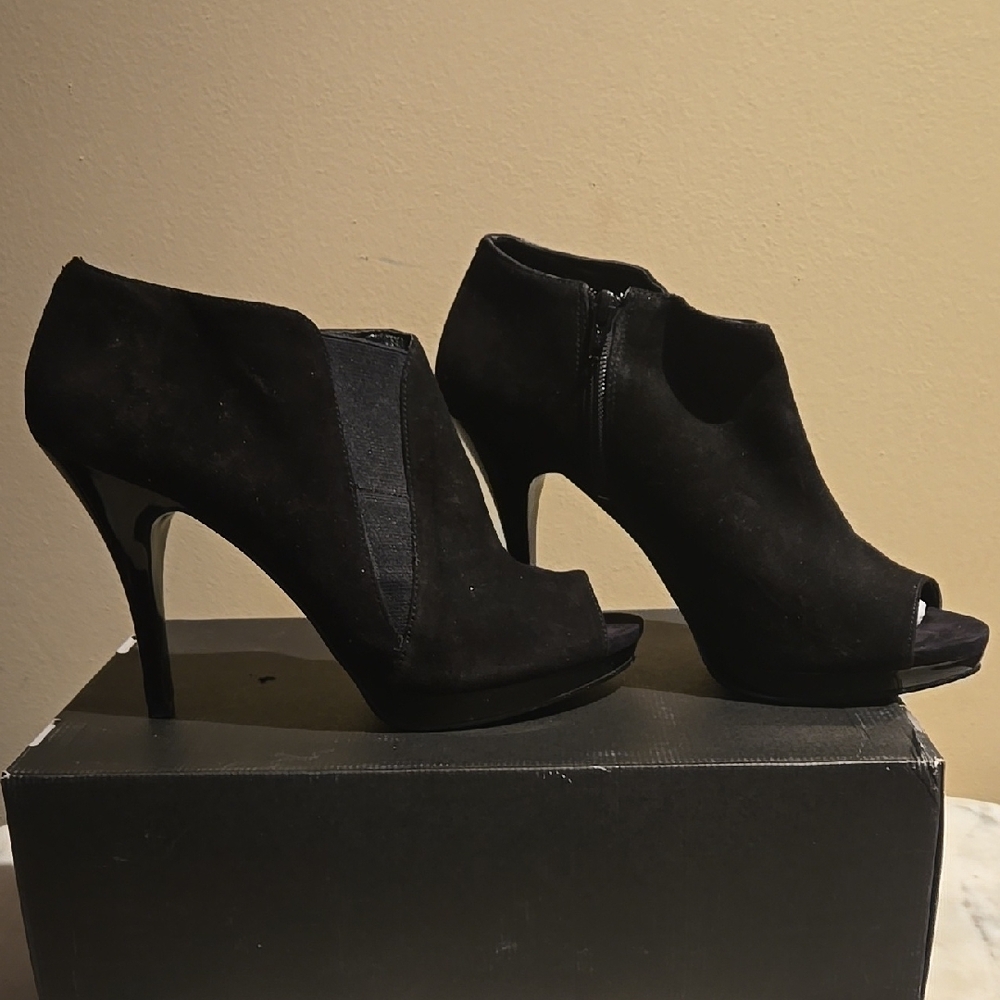 Elegant Nine West Black Women's Heeled Booties Size 10